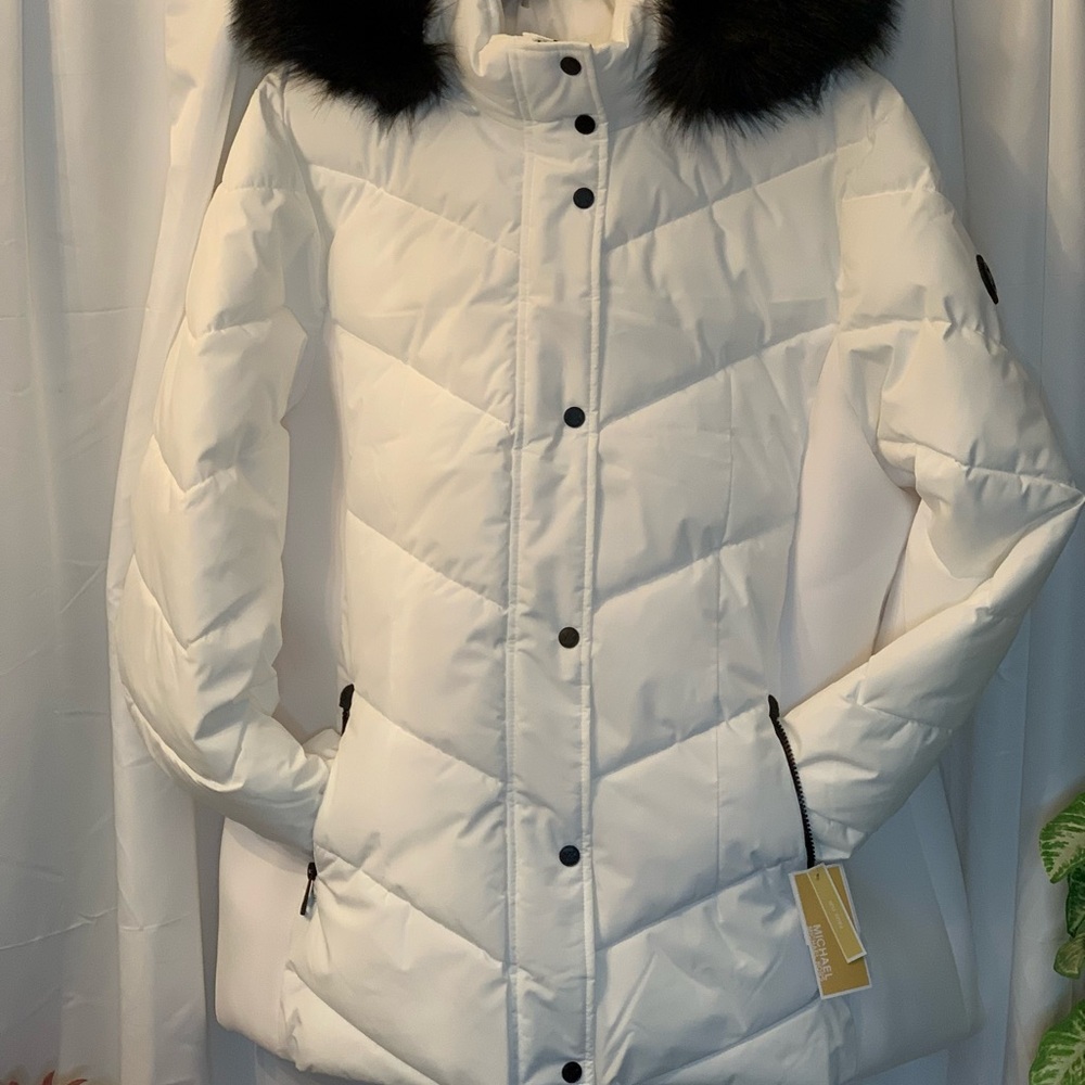 🌷HP🌷❤️🌟Price Drop🌟❤️Michael Kors Snowy White Puffer with Black Faux Fur Trim - Picture 4 of 16